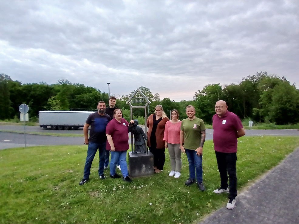 von links nach rechts: Marc Heckibng, Robin Dasbach, Anke Reinartz, Julia Böcking, Katharina Antwerber, Mario Müller und Hans-Peter Reinartz